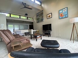 Pacific Nw Mid-century Modern Waterfront Gem Located On Raft Island 3 