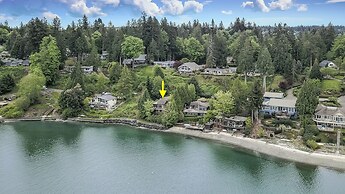 Pacific Nw Mid-century Modern Waterfront Gem Located On Raft Island 3 