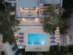 Athenian Black Villa