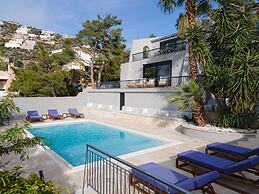 Athenian Black Villa
