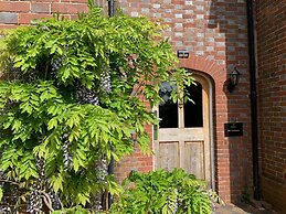 Stunning 6 Bedroom Farmhouse in Hellingly
