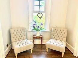 Stunning 6 Bedroom Farmhouse in Hellingly