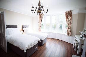 Stunning 6 Bedroom Farmhouse in Hellingly