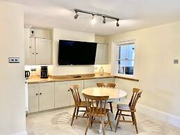 Stunning 6 Bedroom Farmhouse in Hellingly