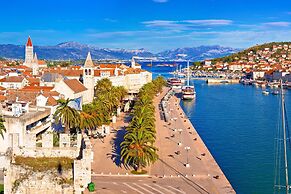 Apartment Tonka 220m From the Beach