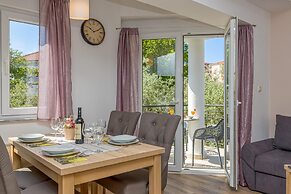 Apartment Tonka 220m From the Beach