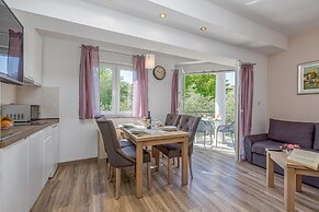 Apartment Tonka 220m From the Beach