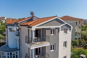 Apartment Tonka 220m From the Beach