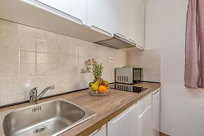 Apartment Tonka 220m From the Beach