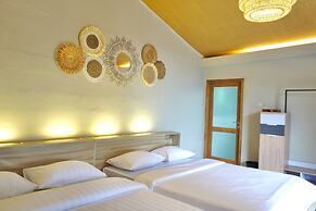 Alinson Sunset Hill By Zuzu