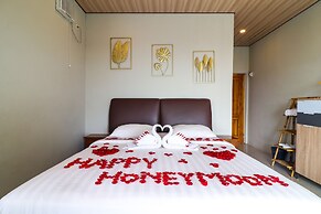 Alinson Sunset Hill By Zuzu