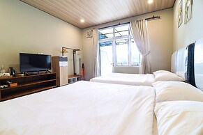 Alinson Sunset Hill By Zuzu