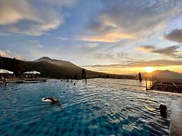 Alinson Sunset Hill By Zuzu