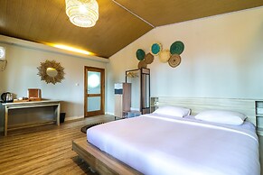 Alinson Sunset Hill By Zuzu