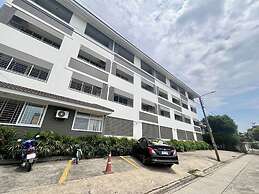 Ruan Plaisoi Apartment