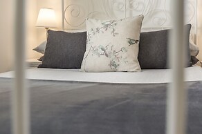 Mayfield House - 4 Bedroom House - Tenby