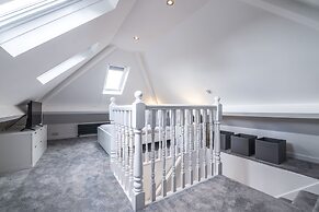 Mayfield House - 4 Bedroom House - Tenby