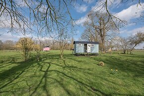 Sage Shepherds Hut, Boundary Farm Cottages