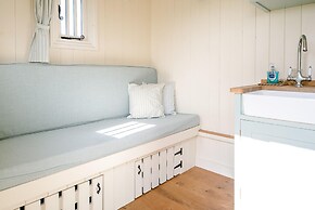 Sage Shepherds Hut, Boundary Farm Cottages