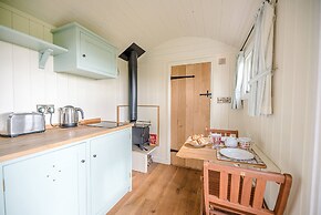 Sage Shepherds Hut, Boundary Farm Cottages