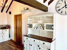 Boutique 3-bed Cottage in Hellingly