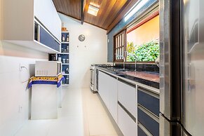 PF10 - Casa 3 Suítes a 300m da Praia