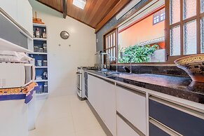 PF10 - Casa 3 Suítes a 300m da Praia