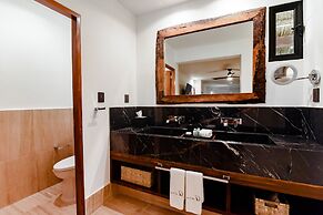 Casa del Jaguar Beach Hotel