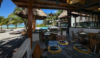 Casa del Jaguar Beach Hotel