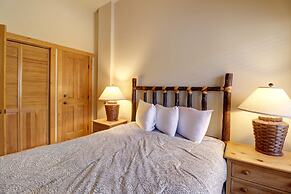 Spacious Top Floor Condo With Awesome Views and Vaulted ceilings - CS4