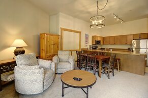 Spacious Top Floor Condo With Awesome Views and Vaulted ceilings - CS4