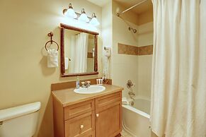 Spacious Top Floor Condo With Awesome Views and Vaulted ceilings - CS4