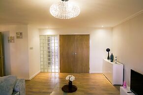 Stunning Holiday Stay With Free Gym and Parking