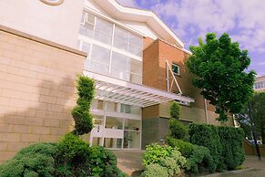 Stunning Holiday Stay With Free Gym and Parking