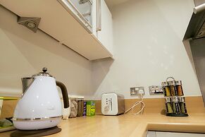 Stunning Holiday Stay With Free Gym and Parking