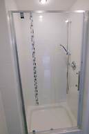 Stunning Holiday Stay With Free Gym and Parking