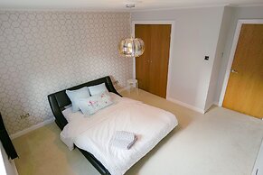 Stunning Holiday Stay With Free Gym and Parking