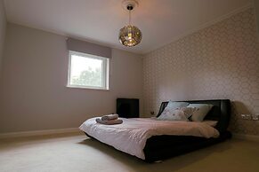 Stunning Holiday Stay With Free Gym and Parking