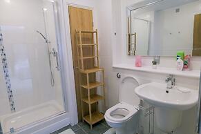 Stunning Holiday Stay With Free Gym and Parking