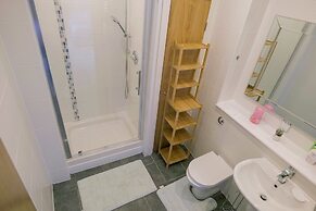 Stunning Holiday Stay With Free Gym and Parking