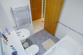 Stunning Holiday Stay With Free Gym and Parking