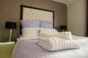 Stunning Holiday Stay With Free Gym and Parking