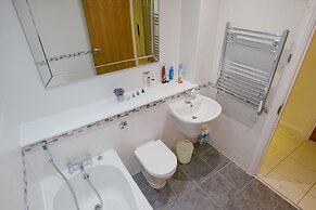 Stunning Holiday Stay With Free Gym and Parking