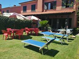 Villa Sleeps 6 With Garden and Gym