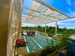 Authentic Villa With Terrace- Complete Privacy