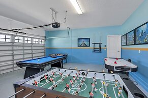 Luxurious, Grand Home, Themed Bedrooms and Large Pool Area #8cg099