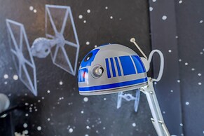 Luxurious, Grand Home, Themed Bedrooms and Large Pool Area #8cg099