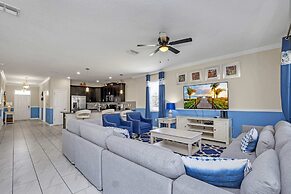 Luxurious, Grand Home, Themed Bedrooms and Large Pool Area #8cg099