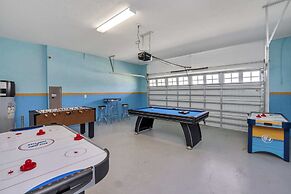 Luxurious, Grand Home, Themed Bedrooms and Large Pool Area #8cg099