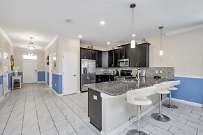 Luxurious, Grand Home, Themed Bedrooms and Large Pool Area #8cg099